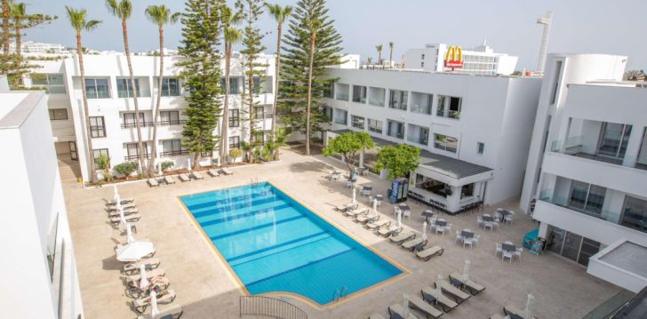 Apsistokite ANTHEA HOTEL APARTMENTS viešbutyje už gerą kainą. 