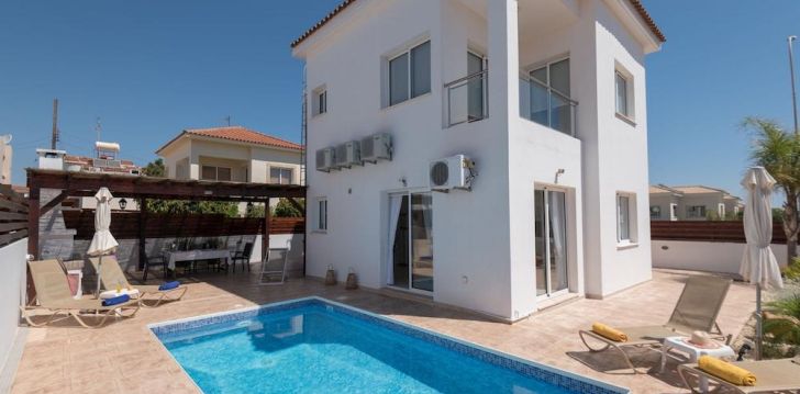Apsistokite NARCISSOS HOTEL APARTMENTS viešbutyje už gerą kainą. 