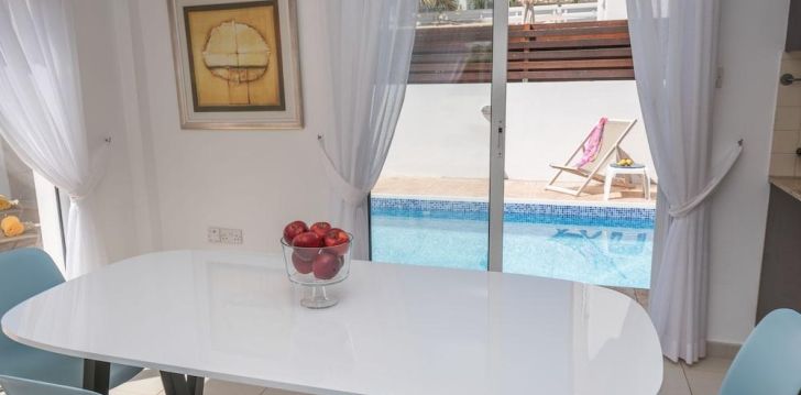 Tavęs laukia poilsis Kipras įsikūrusiame NARCISSOS HOTEL APARTMENTS