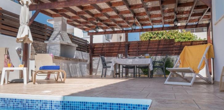 Tavęs laukia poilsis Kipras įsikūrusiame NARCISSOS HOTEL APARTMENTS