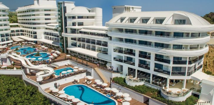Apsistokite LAGUNA BEACH ALYA RESORT & SPA HOTEL viešbutyje už gerą kainą. 