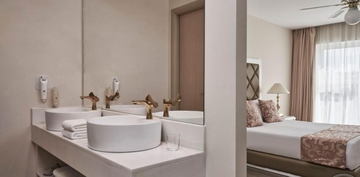 Tavęs laukia poilsis Graikija įsikūrusiame SANDY VILLAS RESORT