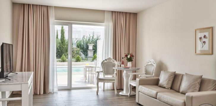 Apsistokite SANDY VILLAS RESORT viešbutyje už gerą kainą. 