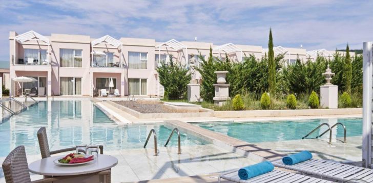 Apsistokite SANDY VILLAS RESORT viešbutyje už gerą kainą.