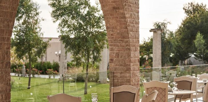 Tavęs laukia poilsis Graikija įsikūrusiame SANDY VILLAS RESORT