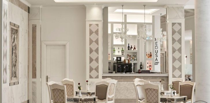 Atostogos Graikija – apsistokite viešbutyje SANDY VILLAS RESORT