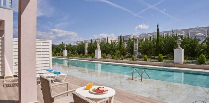 Viešbutis SANDY VILLAS RESORT įsikūręs Graikija. 