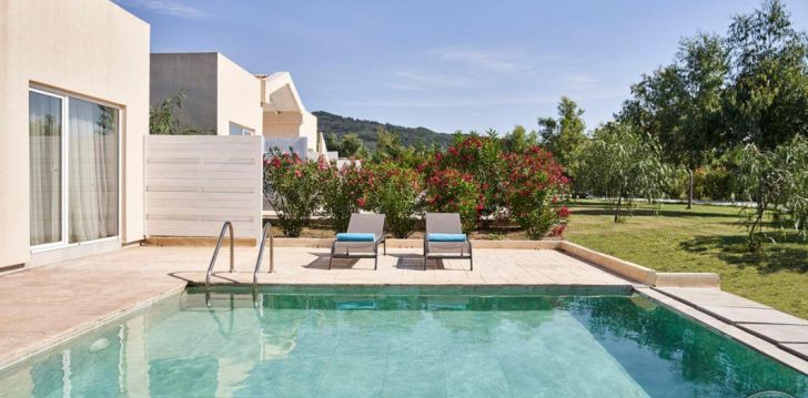 Atostogos Graikija – apsistokite viešbutyje SANDY VILLAS RESORT