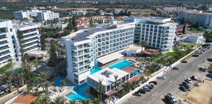 Apsistokite VASSOS NISSI PLAGE HOTEL viešbutyje už gerą kainą. 