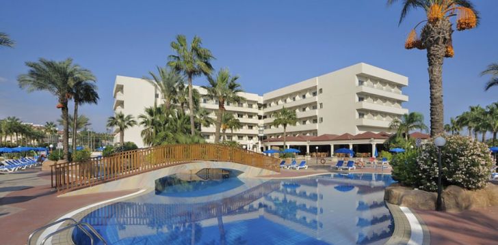 Apsistokite NISSIANA HOTEL & BUNGALOWS viešbutyje už gerą kainą. 