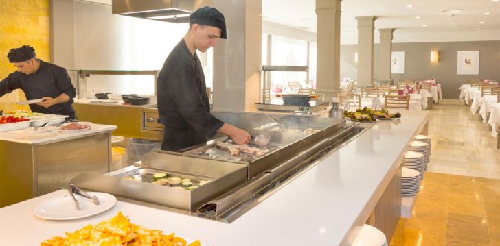 Jaukus viešbutis PROTUR BADIA PARK APARTHOTEL, jūsų atostogoms
