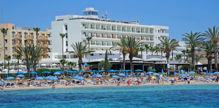 Apsistokite NELIA BEACH HOTEL & SPA viešbutyje už gerą kainą. 