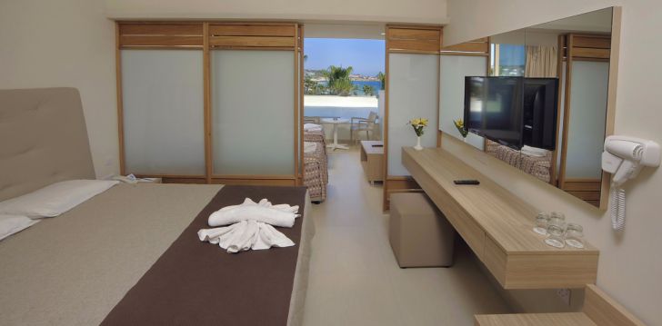 Apsistokite NELIA BEACH HOTEL & SPA viešbutyje už gerą kainą.