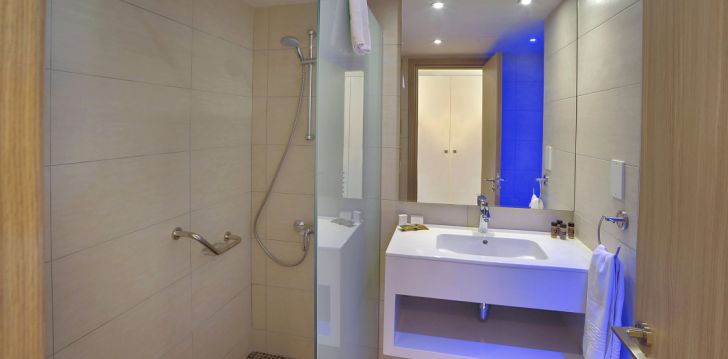 Viešbutis NELIA BEACH HOTEL & SPA įsikūręs Kipras.