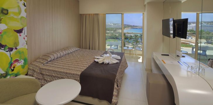 Viešbutis NELIA BEACH HOTEL & SPA įsikūręs Kipras. 