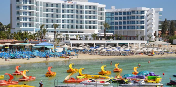 Viešbutis VASSOS NISSI PLAGE HOTEL įsikūręs Kipras.