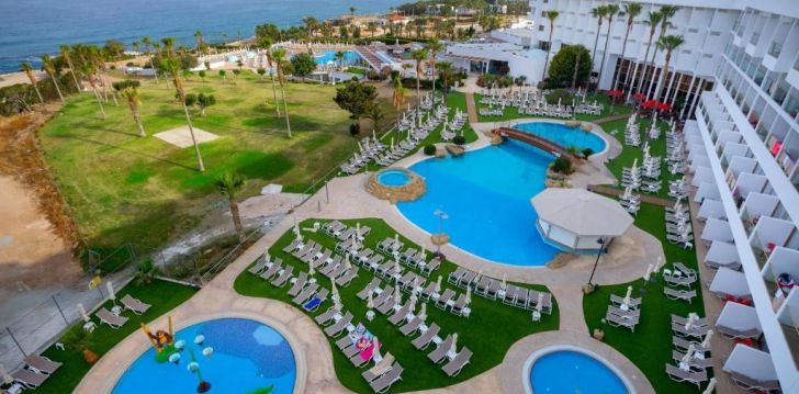 Viešbutis LEONARDO LAURA BEACH & SPLASH RESORT įsikūręs Kipras. 