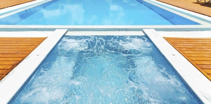 Apsistokite TRITON MALLIA HOTEL viešbutyje už gerą kainą.