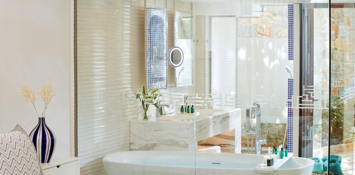 Viešbutis MINOS IMPERIAL LUXURY BEACH RESORT & SPA MILATOS įsikūręs Graikija.