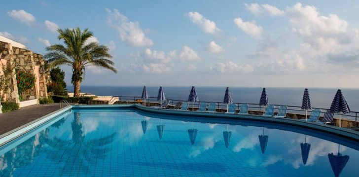Apsistokite ATHINA PALACE RESORT & SPA viešbutyje už gerą kainą. 