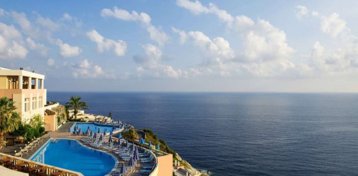Apsistokite ATHINA PALACE RESORT & SPA viešbutyje už gerą kainą.
