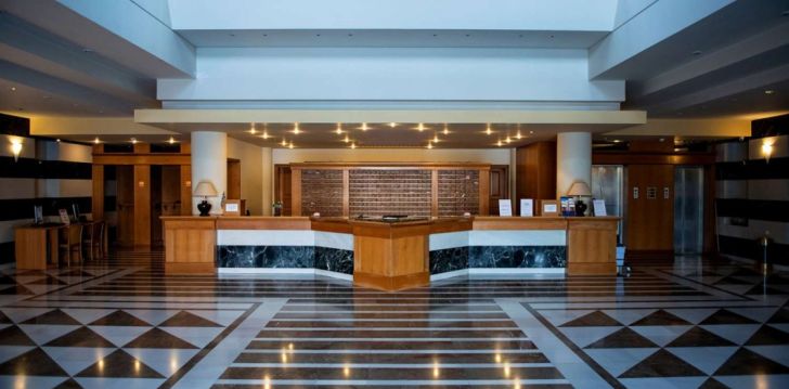 ATHINA PALACE RESORT & SPA - klientų vertinamas, kaip geras kainos ir kokybės santykis.