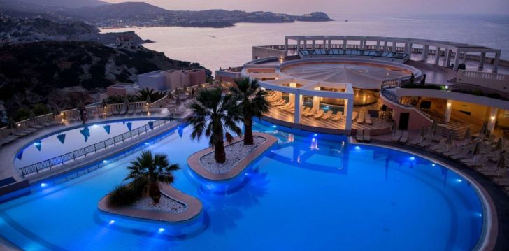 Jaukus viešbutis ATHINA PALACE RESORT & SPA, jūsų atostogoms