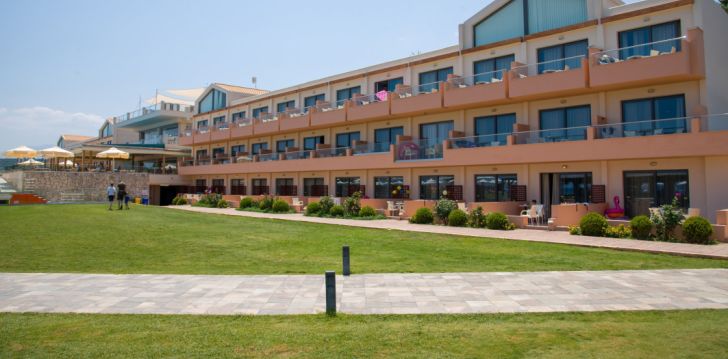 Viešbutis KIANI BEACH RESORT įsikūręs Graikija.