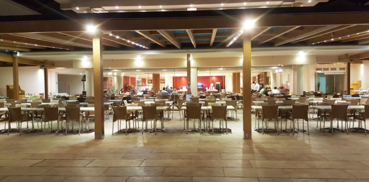 Viešbutis KIANI BEACH RESORT įsikūręs Graikija.