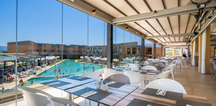 Viešbutis KIANI BEACH RESORT įsikūręs Graikija.