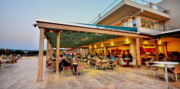 Viešbutis KIANI BEACH RESORT įsikūręs Graikija. 