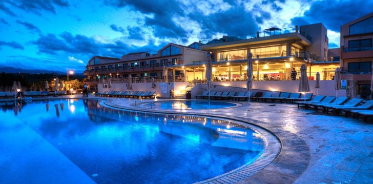 Apgyvendinimas 5* KIANI BEACH RESORT