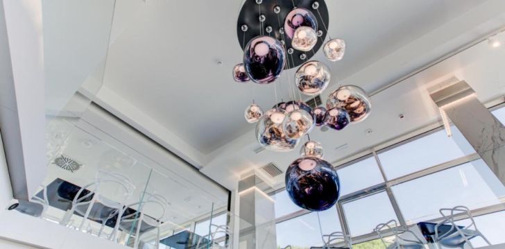 Viešbutis HOTEL DUE MARI įsikūręs Italija.