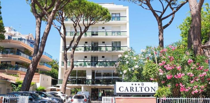 Apsistokite HOTEL CARLTON viešbutyje už gerą kainą. 