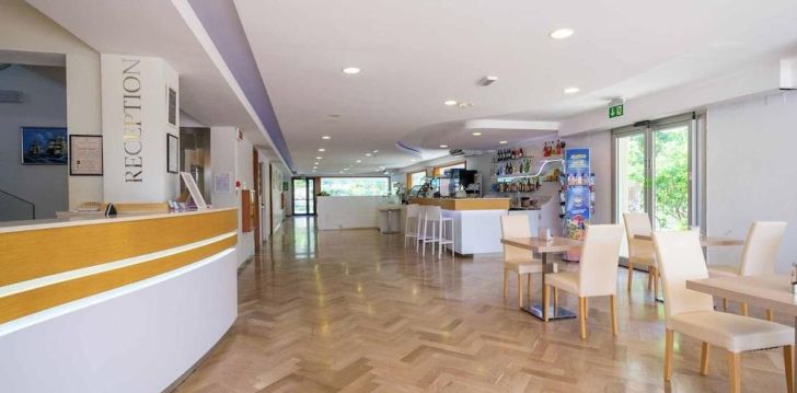 Apsistokite HOTEL CARLTON viešbutyje už gerą kainą.