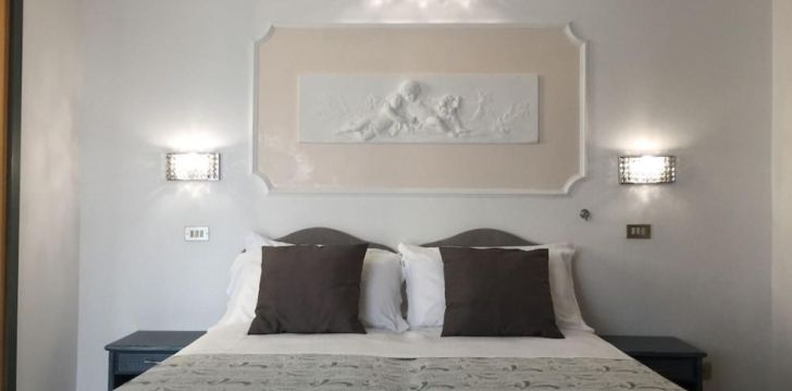 Viešbutis HOTEL ROYAL įsikūręs Italija.