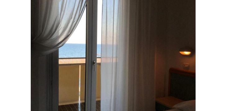 Viešbutis HOTEL ARTIDE įsikūręs Italija.