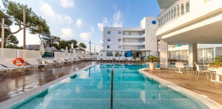Apsistokite WELIKE TRITON BEACH HOTEL viešbutyje už gerą kainą. 