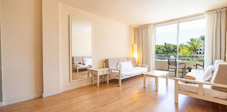 Planuoji kelionę į Ispanija? apsistokite 4 viešbutyje HOTEL ROSELLA. 
