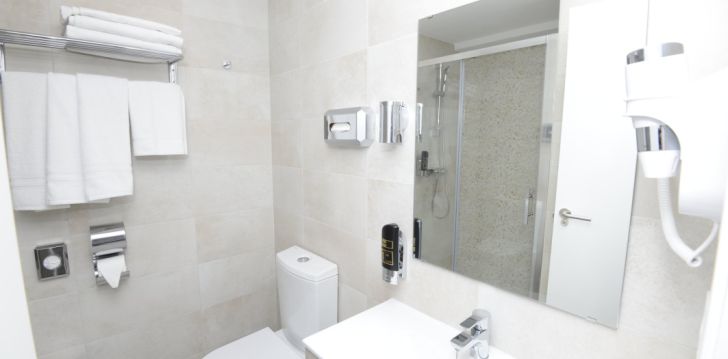 Viešbutis HOTEL CHEVY įsikūręs Ispanija.