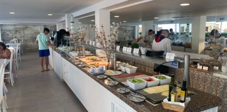 Viešbutis HOTEL CHEVY įsikūręs Ispanija.