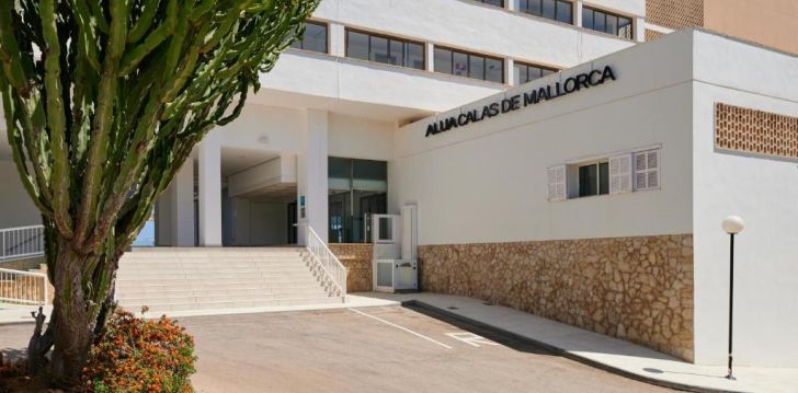 Viešbutis ALUA CALAS DE MALLORCA RESORT įsikūręs Ispanija. 