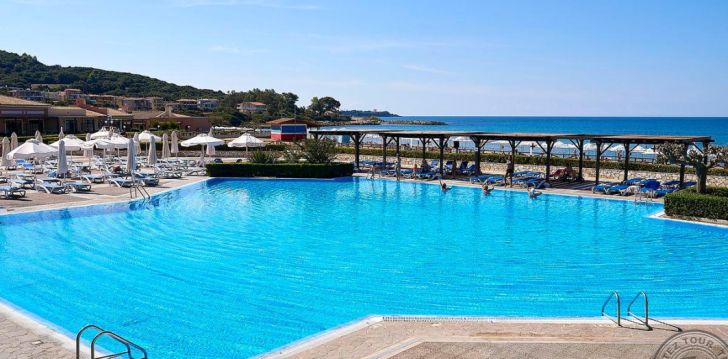 Apsistokite ALDEMAR OLYMPIAN VILLAGE viešbutyje už gerą kainą.