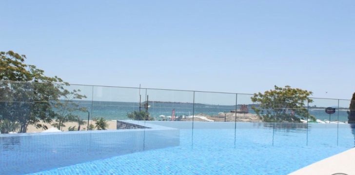 Apsistokite HOTEL ZENITH viešbutyje už gerą kainą. 
