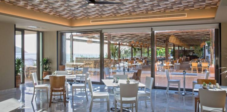 Rinkitės viešbutį ZEUS ELEVA MIRABELLO BAY kelionei į Graikija