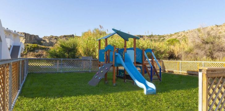 Tavęs laukia poilsis Graikija įsikūrusiame BLUE SEA BEACH RESORT