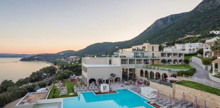 Planuoji kelionę į Graikija? apsistokite 4 viešbutyje GOLDEN MARE BARBATI HOTEL.