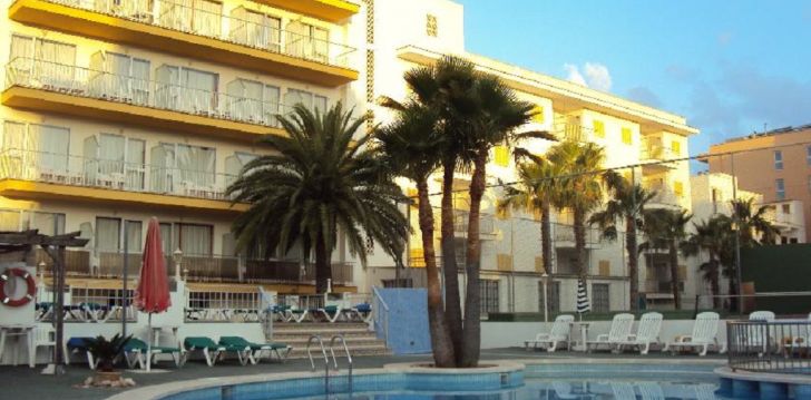 Planuoji kelionę į Ispanija? apsistokite 2 viešbutyje HOTEL SUR. 