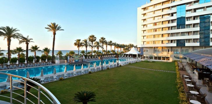 Apsistokite PORTO BELLO HOTEL RESORT & SPA viešbutyje už gerą kainą. 