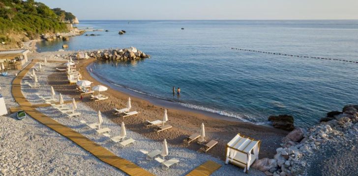 Viešbutis ANANTI RESORT, RESIDENCES & BEACH CLUB įsikūręs Juodkalnija.
